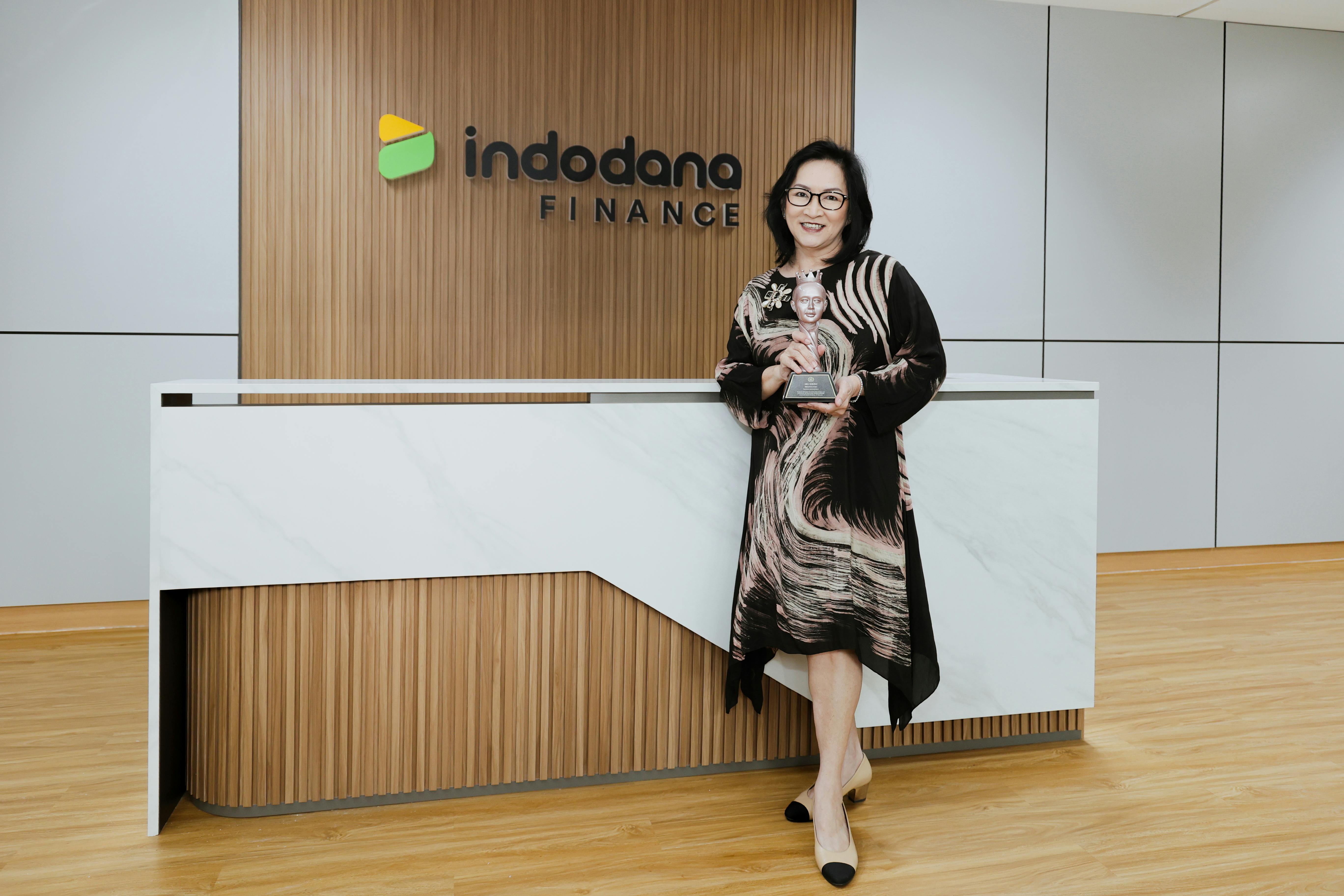 Indodana Finance menerima penghargaan The Most Empowering Company for Entrepreneurship Skills Development and Responsible Operational Activities' dalam acara Anugerah Penggerak UMKM 2025 by Goodmoney & IPEMI